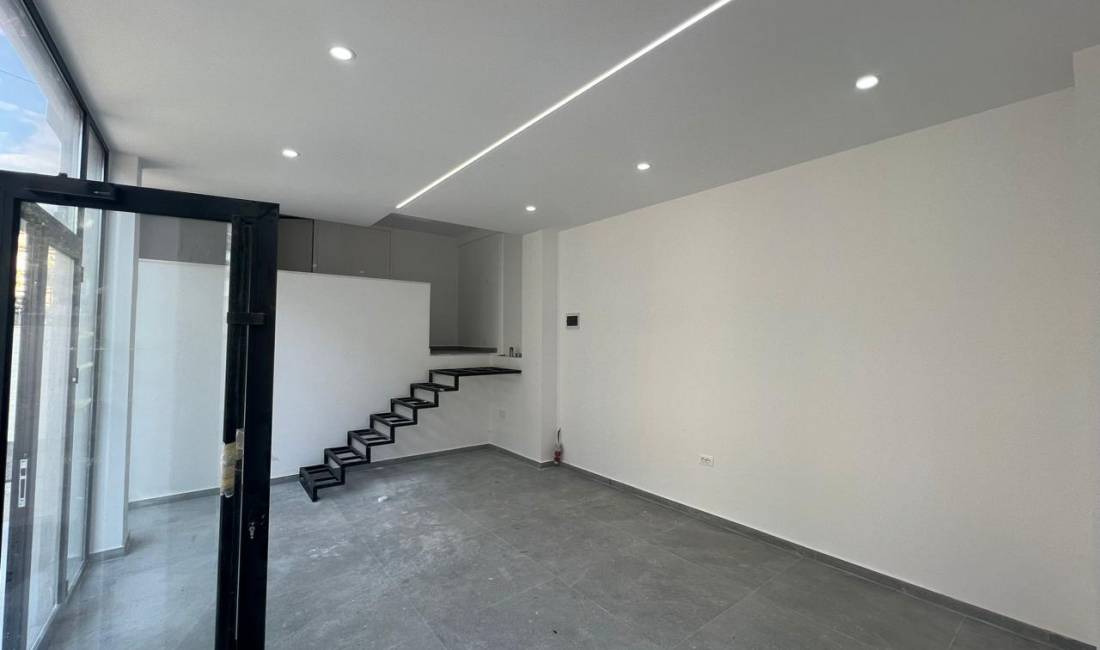 Dyqan me qera - Shkolla e Bashkuar vr111