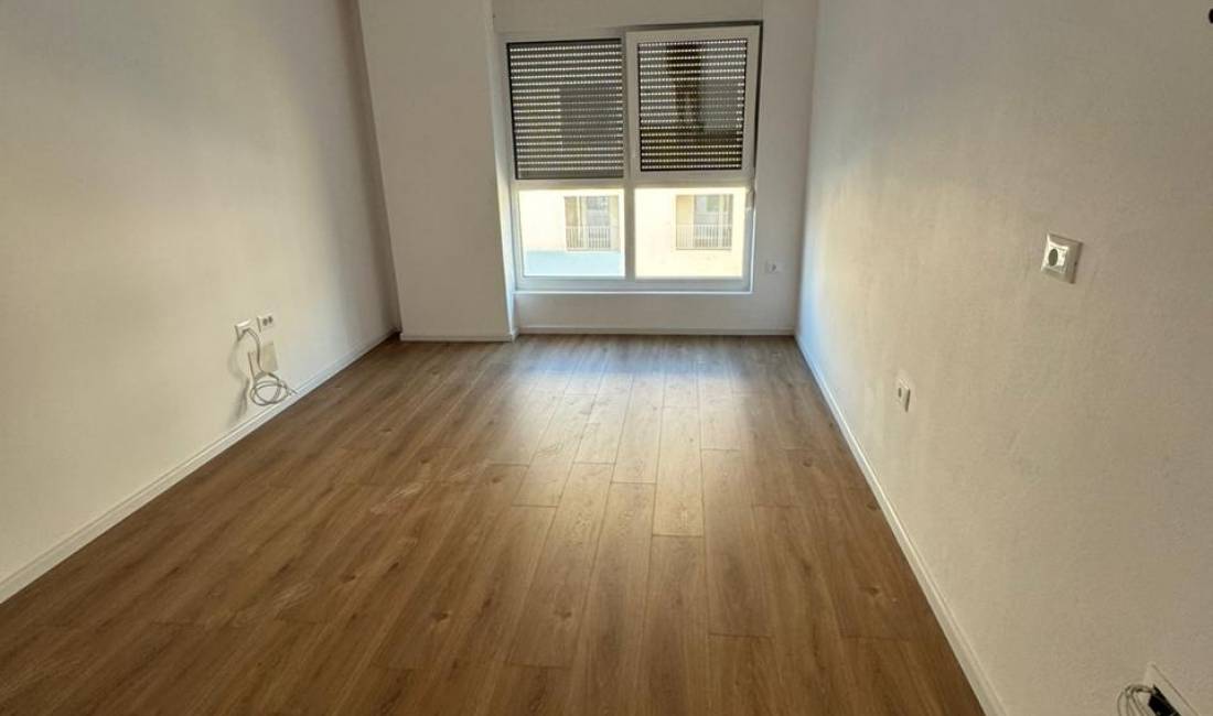 AMBIENT BIZNESI ME QERA ALI DEMI (VR008)