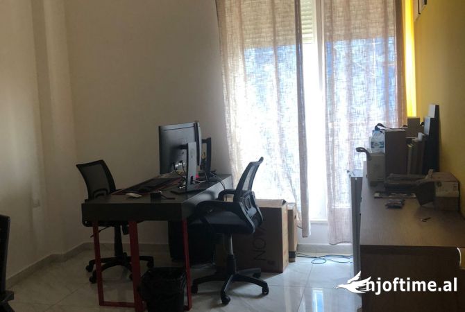 Business Property for Rent 3+1 in Tirana - 550 Euro