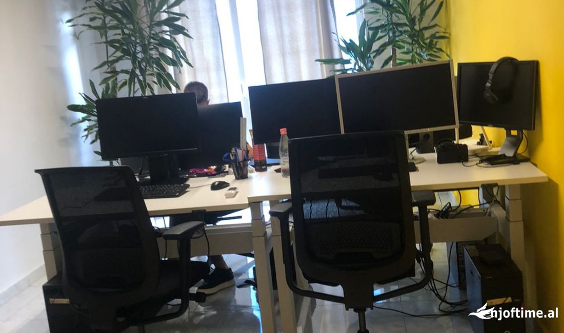 Apartament 1+1 me qera - Komuna e Parisit (VR111)