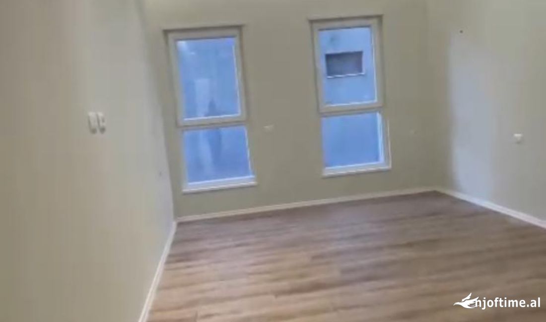  Ambjent biznesi me qera. - (VR007)