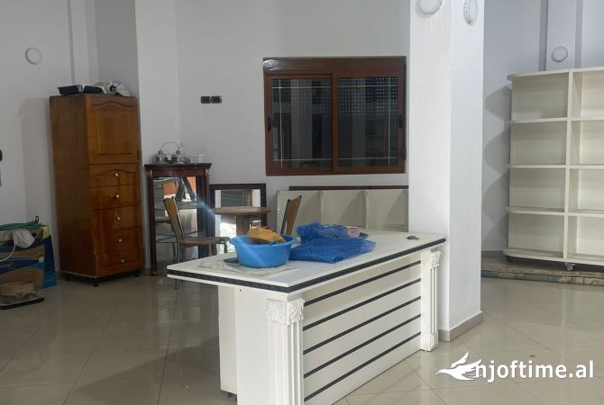 Business Property for Rent 1+1 in Tirana - 800 Euro
