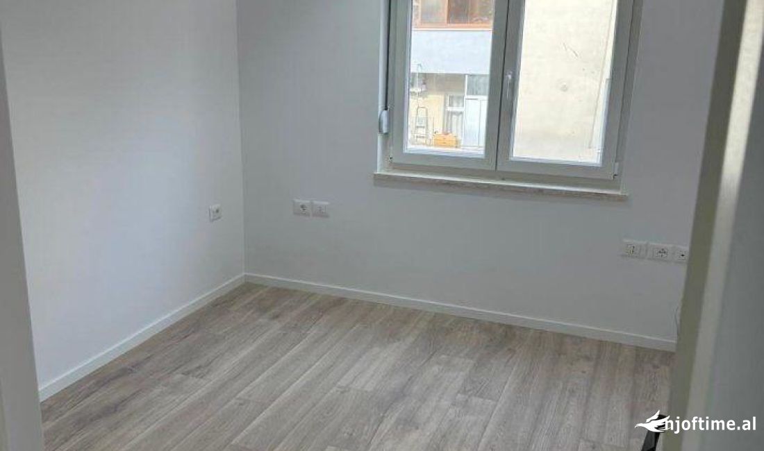 Ambient per zyra ose banim me qera - Bllok(VR002)