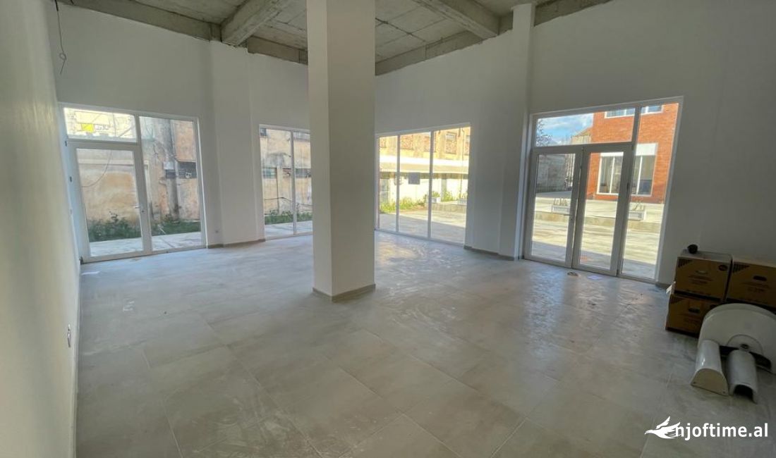 Ambient biznesi-Rruga Dibres (VR002)