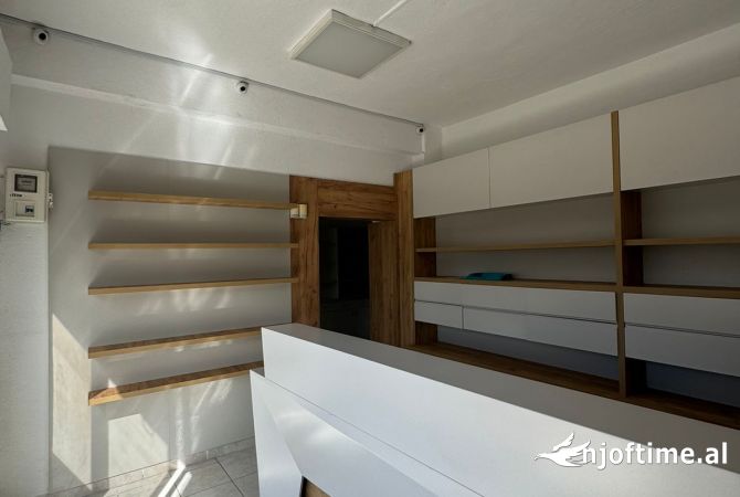 Ambiente Commerciale in Affitto 1+1 a Tirana - 500 Euro