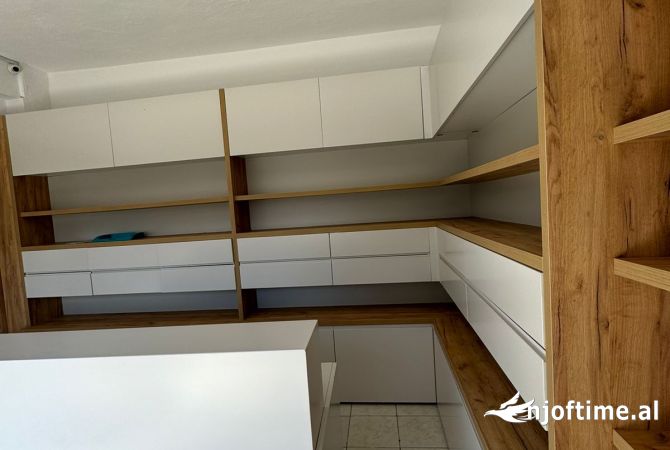 Ambiente Commerciale in Affitto 1+1 a Tirana - 500 Euro