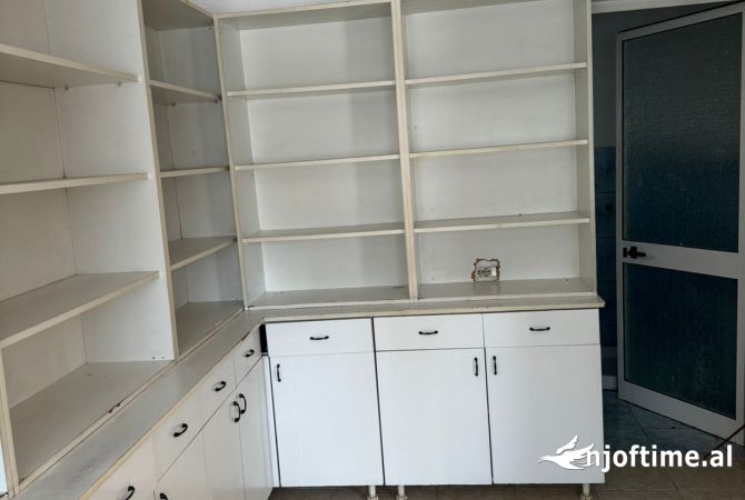 Ambiente Commerciale in Affitto 1+1 a Tirana - 500 Euro