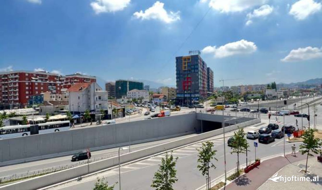 Ambjent biznesi me qera 2+1-Astir ( VR004)