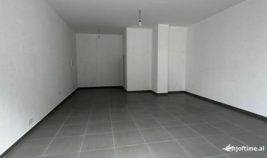 Ambjent biznesi me qera 1+1 QSUT ( VR004)