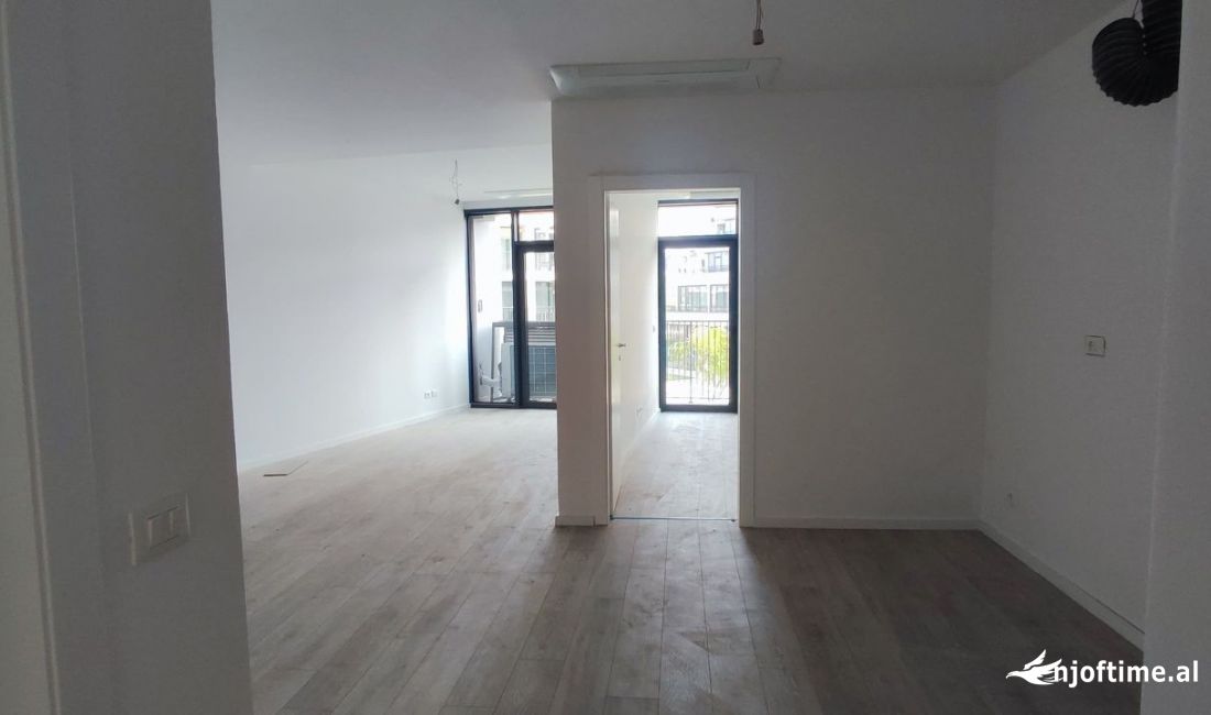 Ambient biznesi  me qera 2+1 Liqeni Artificial ( VR004)