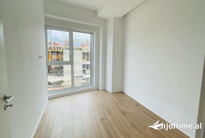 Ambiente Commerciale in Affitto 3+1 a Tirana - 699 Euro