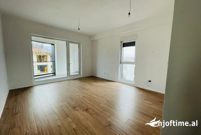 Ambiente Commerciale in Affitto 3+1 a Tirana - 699 Euro