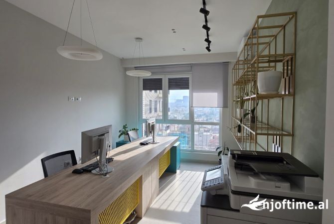 Ambiente Commerciale in Affitto 3+1 a Tirana - 502 Euro