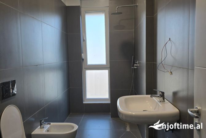 Ambient  biznesi  me qera 1 + 1 per zyre - Ish Fusha e Aviacionit ( VR002)