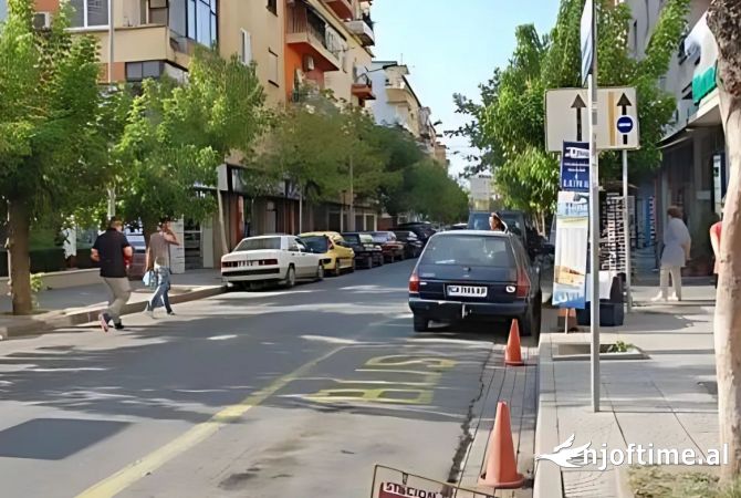 Ambiente Commerciale in Affitto 3+1 a Tirana - 699 Euro