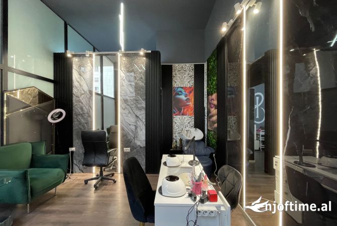 Ambiente Commerciale in Vendita 1+1 a Tirana - 13,000 Euro