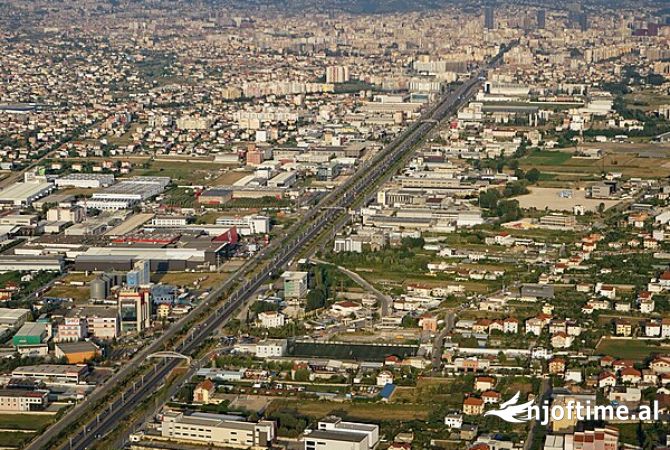 Ambiente Commerciale in Affitto 1+1 a Tirana - 1,000 Euro