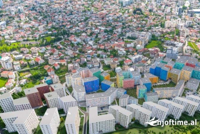 Ambiente Commerciale in Affitto 3+1 a Tirana - 1,000 Euro