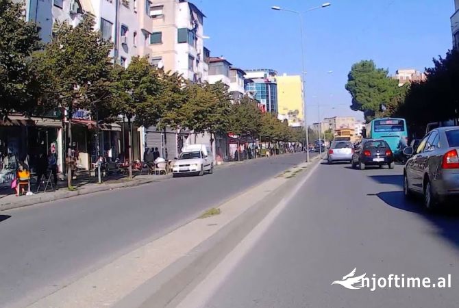 Ambiente Commerciale in Affitto 1+1 a Tirana - 10,000 Euro