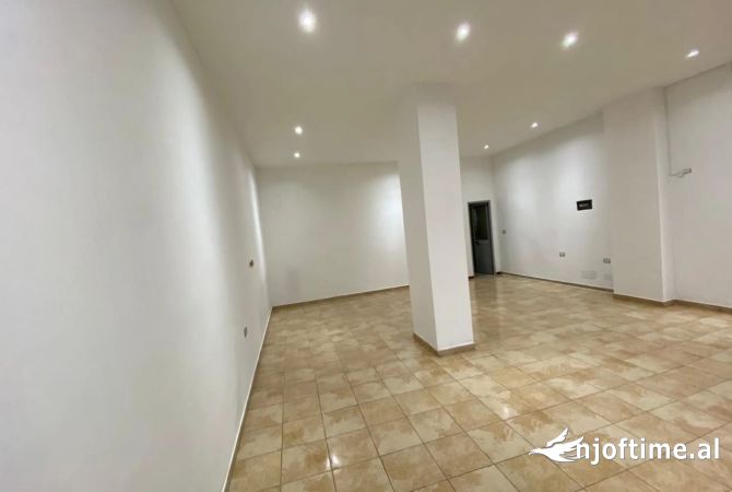 Ambiente Commerciale in Affitto 1+1 a Tirana - 350 Euro