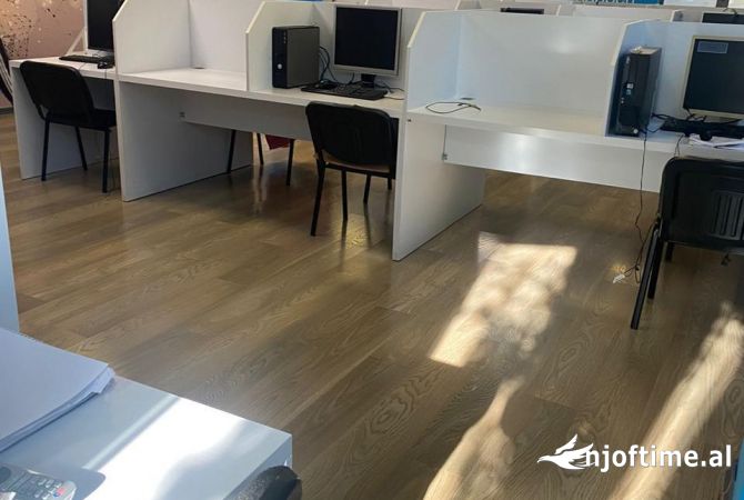 Ambiente Commerciale in Affitto 3+1 a Tirana - 3,000 Euro