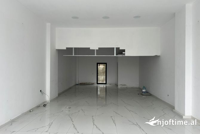 Ambiente Commerciale in Affitto 1+1 a Tirana - 500 Euro