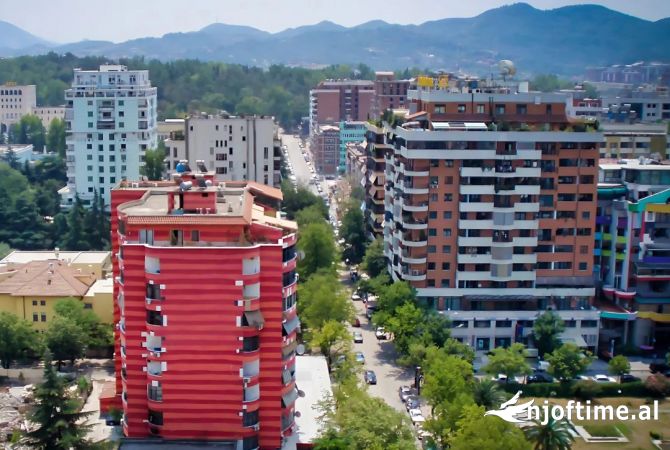 Ambiente Commerciale in Affitto 1+1 a Tirana - 498 Euro