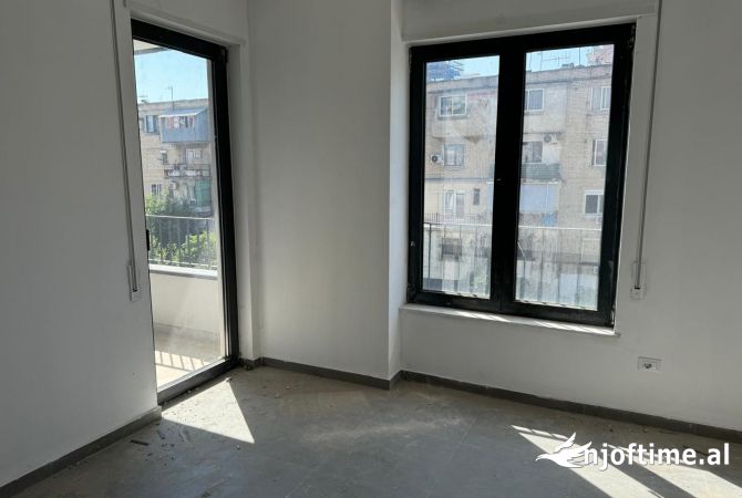 Ambiente Commerciale in Affitto 3+1 a Tirana - 450 Euro