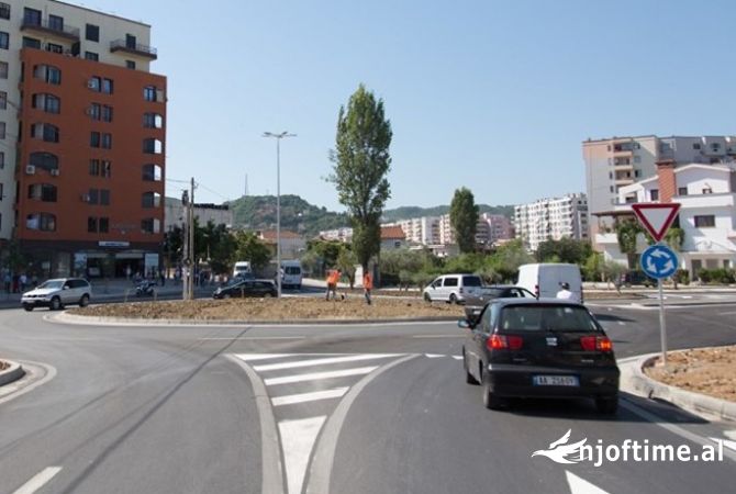 Ambiente Commerciale in Affitto 1+1 a Tirana - 3,500 Euro