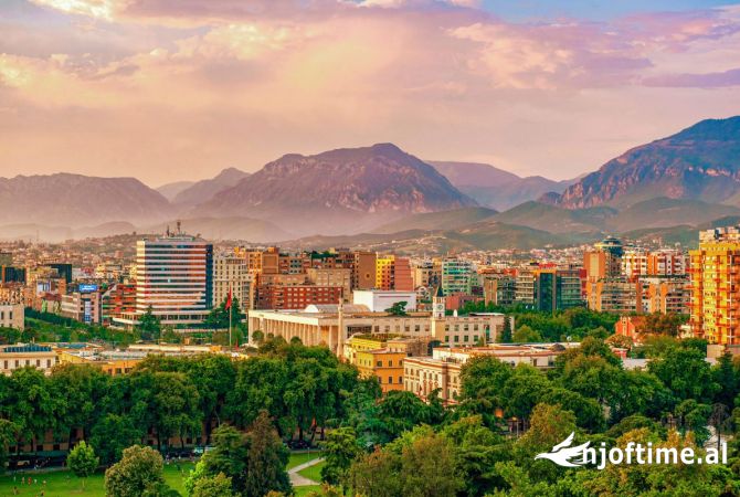 Ambient biznesi me qera - Liqeni Artificial (VR111)