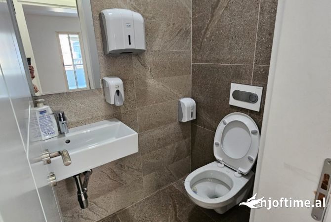 Ambient biznesi me qera - Komuna e Parisit (VR111)