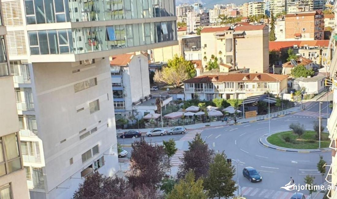 Ambient biznesi me qera - Komuna e Parisit (VR111)