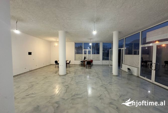 Ambiente Commerciale in Affitto 1+1 a Tirana - 600 Euro