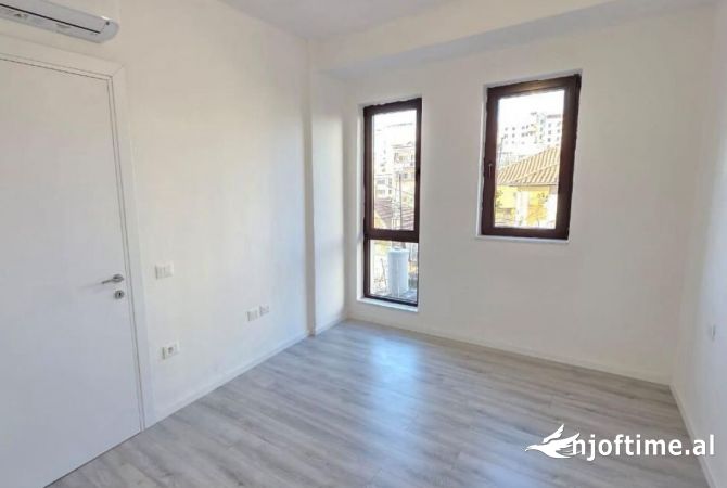 Ambiente Commerciale in Affitto 1+1 a Tirana - 500 Euro