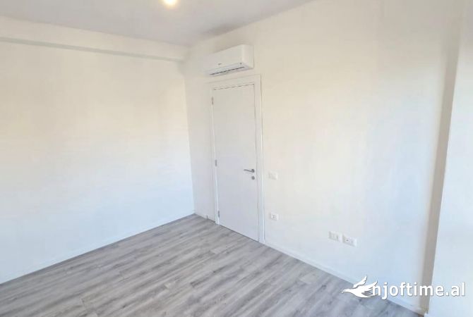 Ambiente Commerciale in Affitto 1+1 a Tirana - 500 Euro