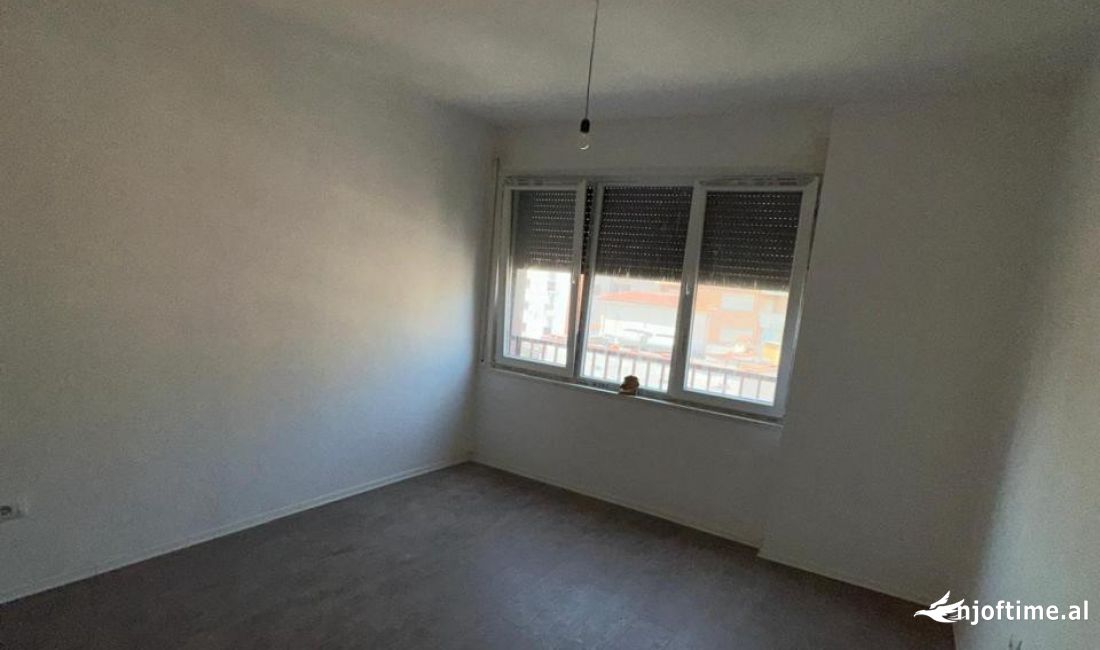 Ambient biznesi me qera - Pazari i ri (VR111)