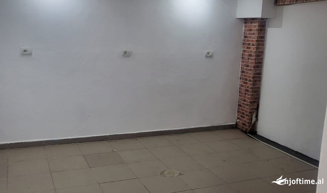  Ambjent Zyre/ Biznesi-Komuna e Parisit (VR007)