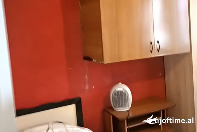 Shtepi me qera Apartament ne Tirane, 1+1, Mobilimi E mobiluar, Pagesa 250  Euro.