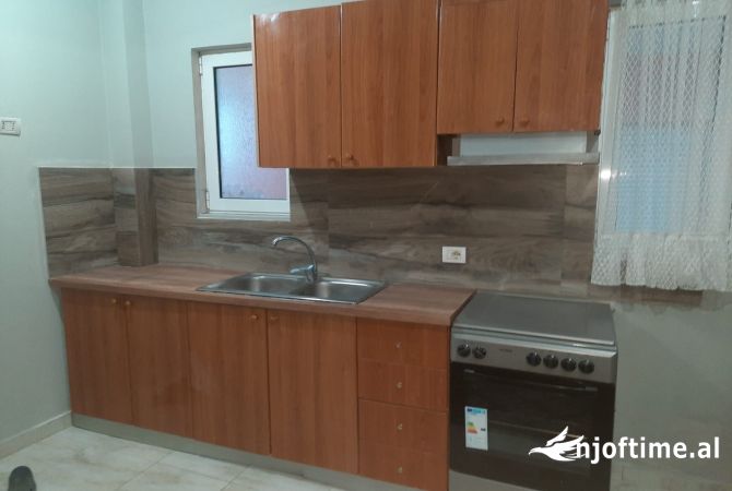 Shtepi me qera Apartament ne Tirane, 2+1, Mobilimi E mobiluar, Pagesa 350  Euro.