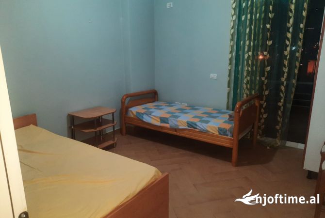 Shtepi me qera Apartament ne Tirane, 2+1, Mobilimi E mobiluar, Pagesa 350  Euro.