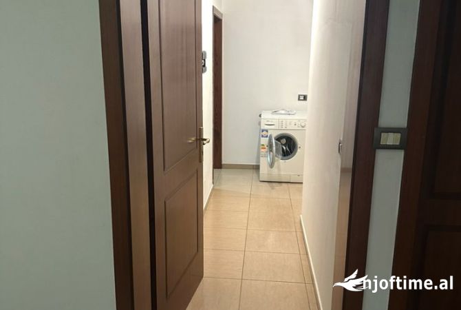 Shtepi me qera Apartament ne Tirane, 1+1, Mobilimi E mobiluar, Pagesa 302  Euro.