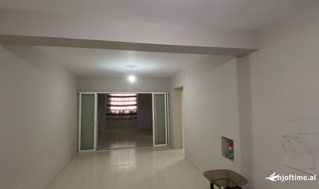 Ambient Zyre/Biznesi me qera -  Xhamllik (VR007)