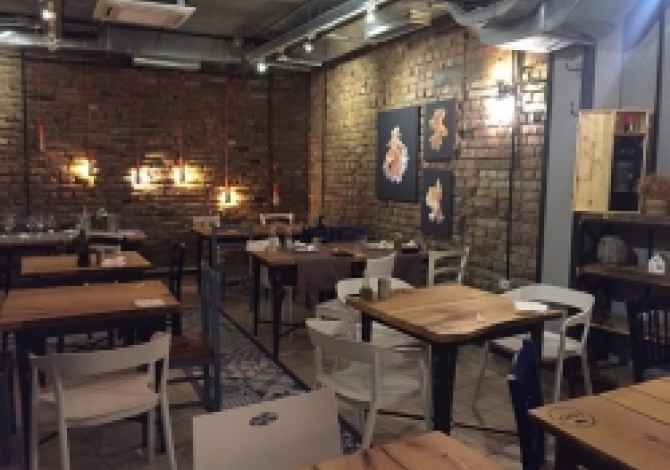 Njoftime Pune per shitese peshku dhe ndihmes kuzhinier ne Tirane