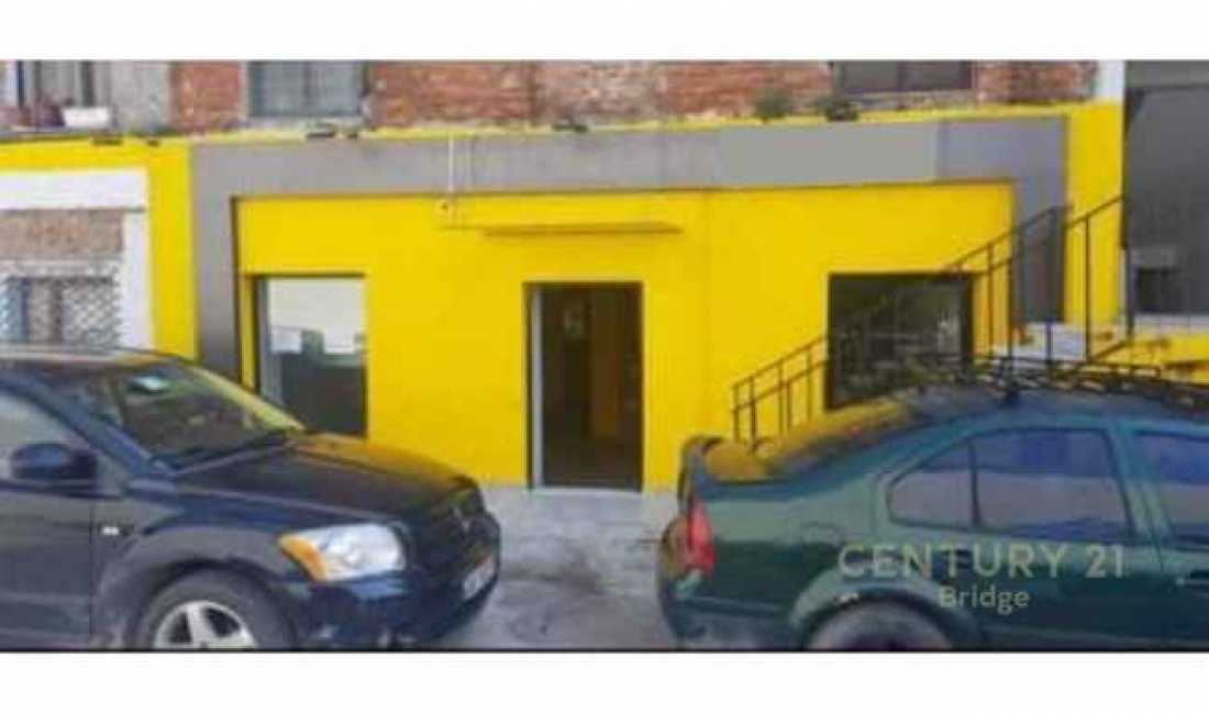 Shitet ambient komercial prane Medresese.