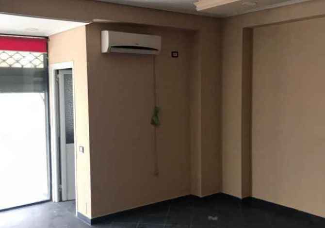 Ambiente Commerciale in Vendita a Valona - 25,000 Leke