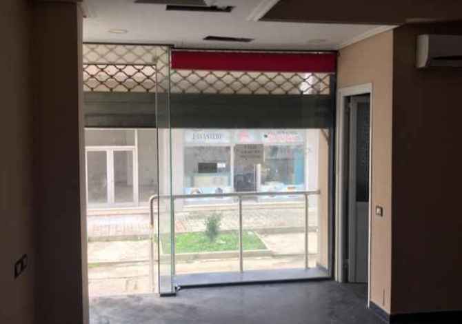 Ambiente Commerciale in Vendita a Valona - 25,000 Leke