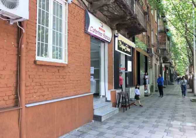 Ambiente Commerciale in Affitto a Tirana - 280 Euro