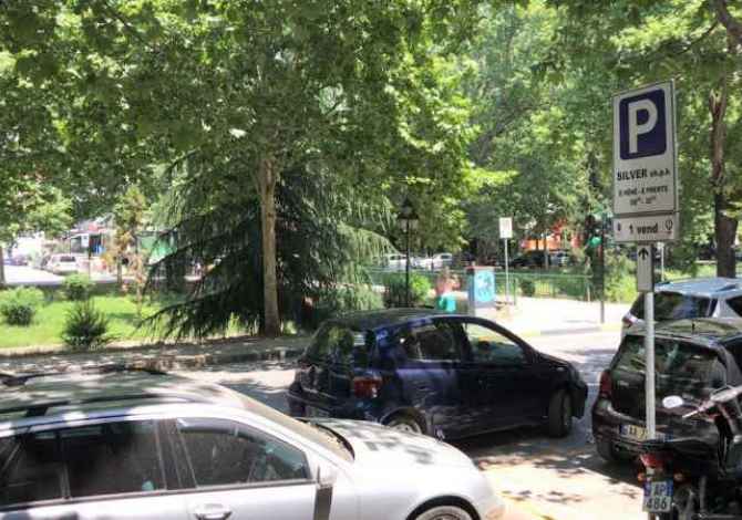 Ambiente Commerciale in Affitto a Tirana - 280 Euro