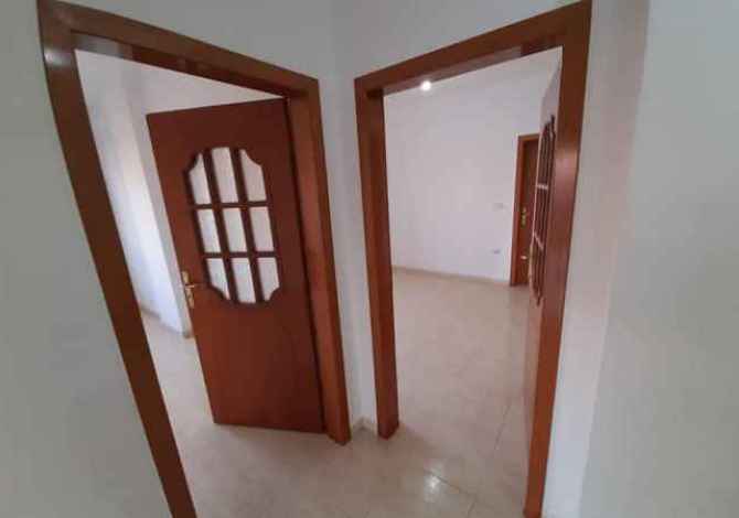 Ambiente Commerciale in Affitto 3+1 a Tirana - 400 Euro