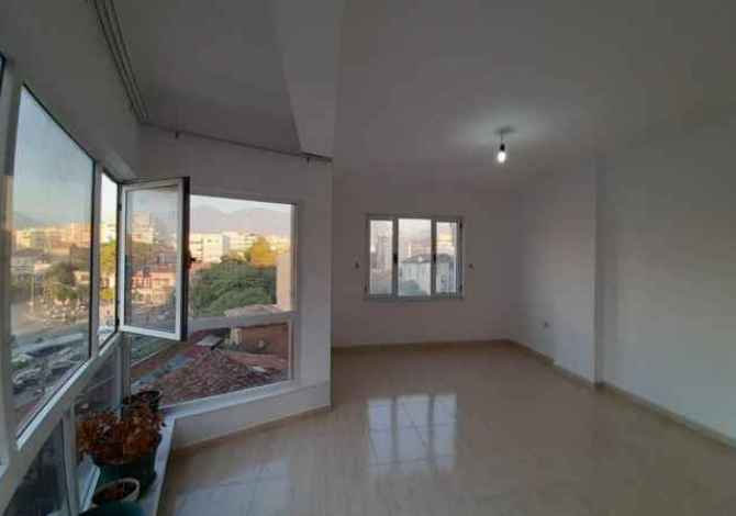 Ambiente Commerciale in Affitto 3+1 a Tirana - 400 Euro